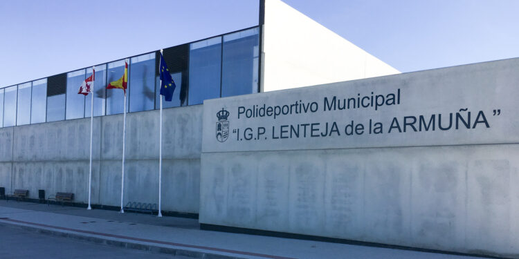 Castellanos ofrece el polideportivo y el frontón abierto a la Junta para vacunaciones Covid
