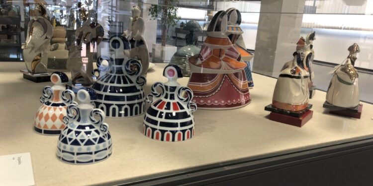 Original exposición de figuras de ‘Las Meninas’ en el Ayuntamiento