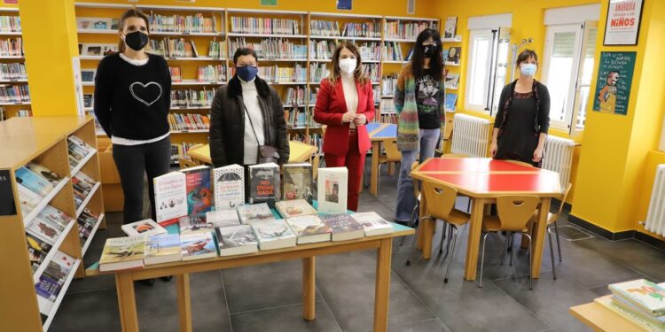 La Biblioteca del barrio Vidal reabre sus puertas a la actividad cultural