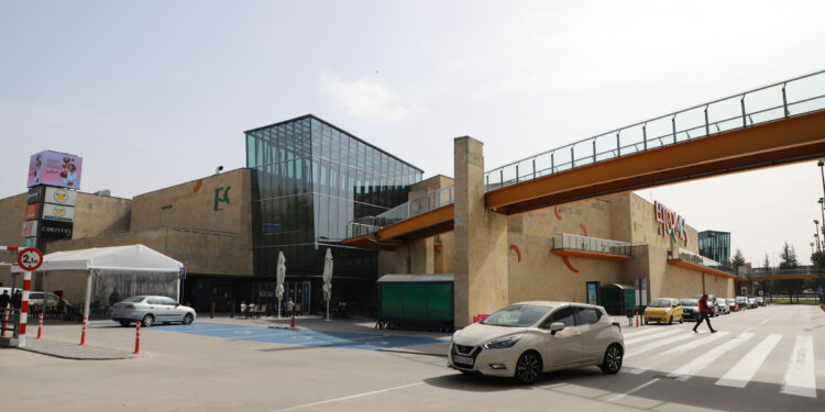 El Centro Comercial el Tormes abre sus establecimientos al completo