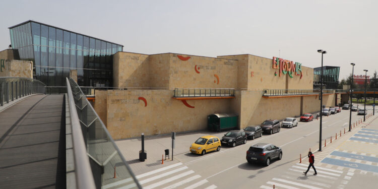 Los centros comerciales, gimnasios y el interior de la hostelería volverán a abrir con limitaciones de aforo a partir del lunes