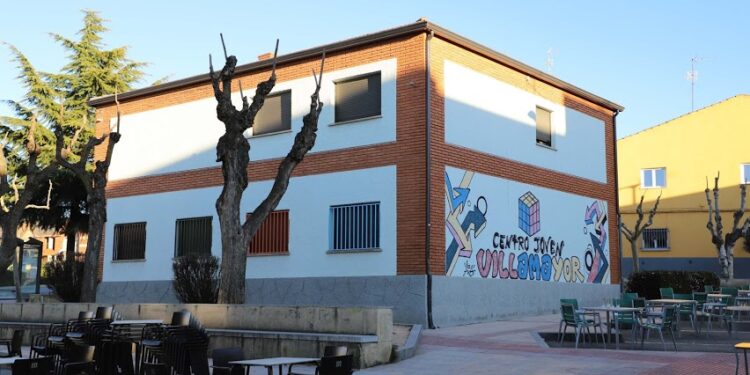 El derribo del antiguo Ayuntamiento, a debate ante la nostalgia de los vecinos por mantener el edificio