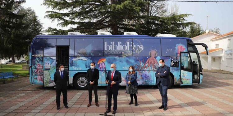 El nuevo Bibliobús de la Diputación llegará a 65 municipios