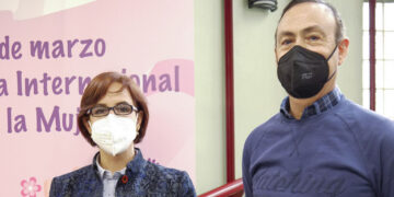 Una pancarta en el balcón del Ayuntamiento y actividades on line conmemoran el Día de la Mujer