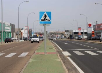 El carril central del polígono Villares pasará a ser vía urbana en verano