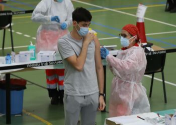 Concluye la vacunación masiva de los estudiantes de la rama sanitaria que realizan prácticas