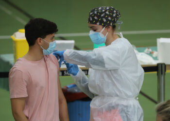 Posibles efectos adversos en dos personas de Valladolid por la vacuna AstraZéneca