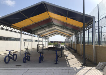 La nueva cubierta de la zona deportiva de calistenia y biosaludable permitirá dar más uso a las instalaciones