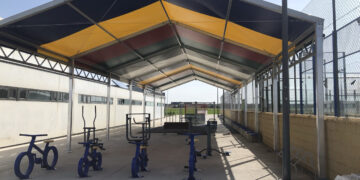 La nueva cubierta de la zona deportiva de calistenia y biosaludable permitirá dar más uso a las instalaciones