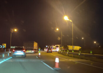Un autobús averiado colapsa la rotonda de Buenos Aires