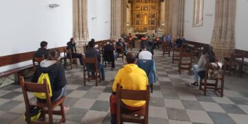 Los policías locales y voluntarios de Protección Civil del alfoz reciben la primera dosis de la vacuna