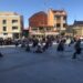 Un animado cuentacuentos al aire libre inaugura la Fiesta de la Primavera