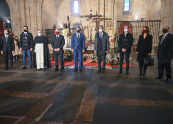 El presidente de la Junta visita la hermandad dominicana en la iglesia de San Esteban