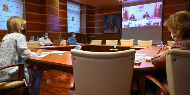 El Sistema Nacional de Salud aprueba el uso de la vacuna de Astra Zéneca en mayores de 60 años