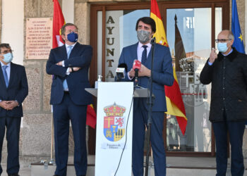 La Junta estrena en Fuentes de Oñoro el bono rural de transporte