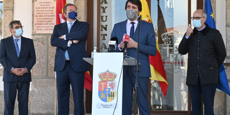 La Junta estrena en Fuentes de Oñoro el bono rural de transporte