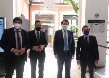 El presidente de la Junta debate la distribución de los fondos europeos