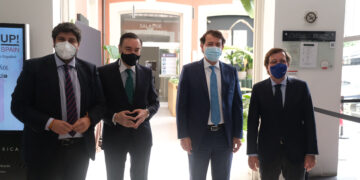 El presidente de la Junta debate la distribución de los fondos europeos