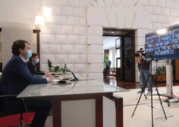 Fernández Mañueco apuesta por la iniciativa privada como motor de la recuperación económica