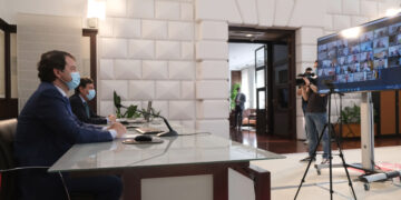 Fernández Mañueco apuesta por la iniciativa privada como motor de la recuperación económica