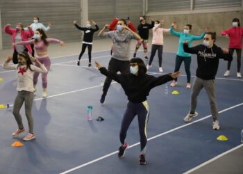 Juegos al aire libre, salidas culturales a Salamanca y actividades on line completan la programación trimestral para los jóvenes
