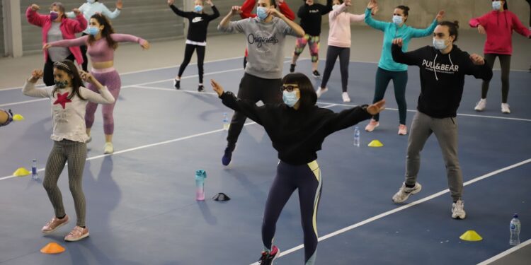 Juegos al aire libre, salidas culturales a Salamanca y actividades on line completan la programación trimestral para los jóvenes