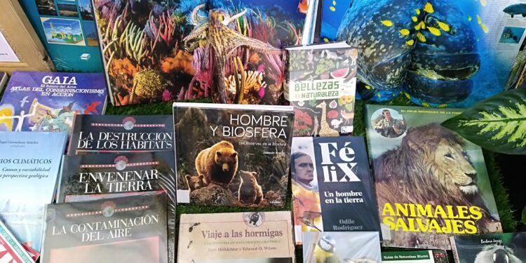 La naturaleza y el medio ambiente centran las exposiciones del Día del Libro