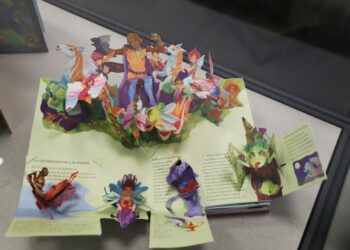 La exposición de más de 60 cuentos troquelados inicia las actividades de la Semana del Libro