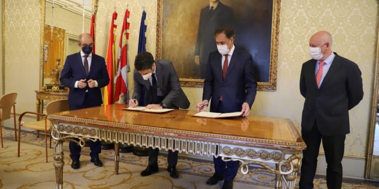 El Ayuntamiento concederá a las empresas locales hasta 4.500 euros de sus préstamos con Iberaval para ayudarlas a afrontar la crisis