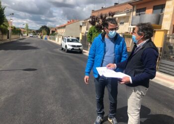 Comienza el plan de asfaltado y mejora de los accesos y las calles de las urbanizaciones