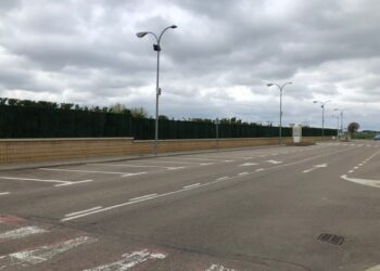 La construcción del nuevo edificio de vestuarios y acceso principal de las piscinas municipales comenzará en dos semanas por casi un millón de euros