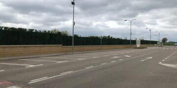 La construcción del nuevo edificio de vestuarios y acceso principal de las piscinas municipales comenzará en dos semanas por casi un millón de euros