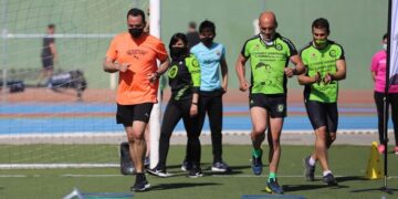 Jornada de entrenamiento físico y pruebas de resistencia en las pistas municipales