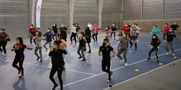 Éxito de participación en la master class de zumba de ‘Carbajosa Move ON’