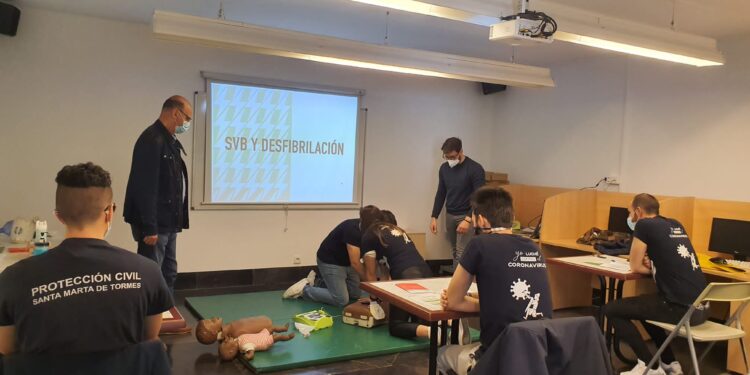Los voluntarios de Protección Civil reciclan su formación en Soporte Vital Básico