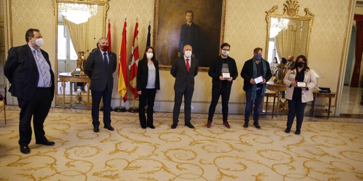 El concurso de escaparates de Semana Santa premia a cuatro comercios de la ciudad