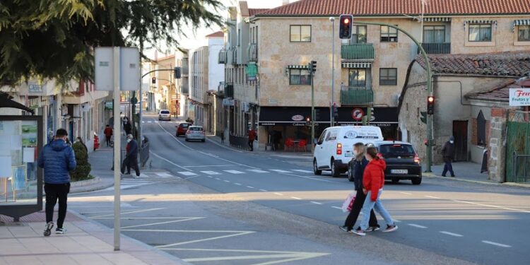 Villamayor pone a disposición de los mayores un servicio de transporte gratuito para acudir a su cita con la vacuna en Salamanca