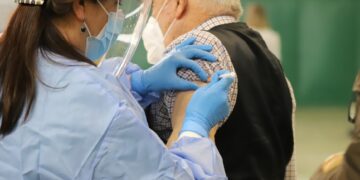 Salamanca recibe hoy 7.100 dosis de AstraZeneca de las 51.800 llegadas a Castilla y León para intensificar la campaña de vacunación