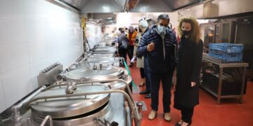 Las nuevas instalaciones del servicio municipal de comida a domicilio aumentan en un 29% la capacidad para elaborar los menús diarios