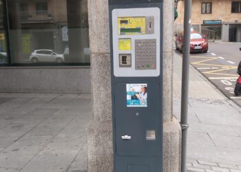 El PSOE exige la supresión del 10% de recargo por pagar la ORA desde el teléfono móvil