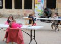 Los niños disfrutan de una jornada de pintura al aire libre para diseñar el cartel de las Fiestas del Señor