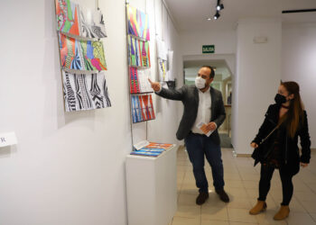 Araya Rodríguez expone en el Espacio Joven su obra ‘Florecer’