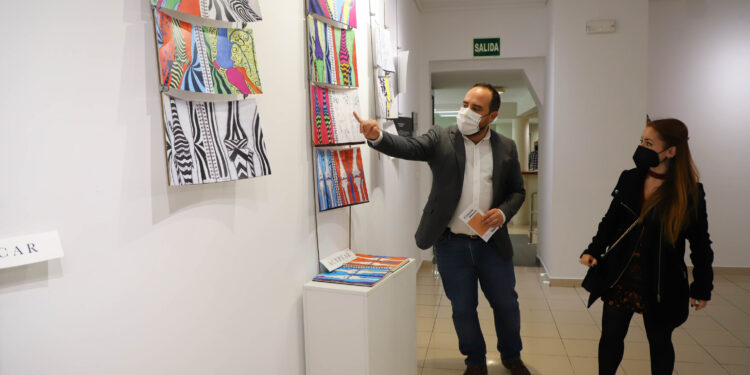 Araya Rodríguez expone en el Espacio Joven su obra ‘Florecer’