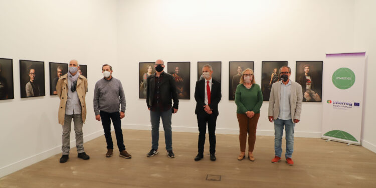 Fonseca acoge las exposiciones fotográficas ‘Comunidad. Un retrato colectivo’ y ‘Campus: conjunto de terrenos y edificios pertenecientes a una universidad’