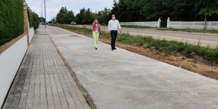 Santa Marta construye casi 1 km de acera desde Las Camilas hasta la urbanización Almendares