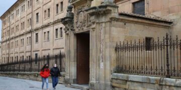 Los estudiantes de la Universidad Pontificia se quedan sin graduación