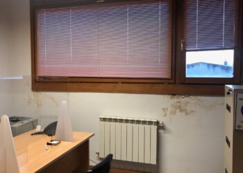 El arreglo de la cubierta solucionará los problemas de filtraciones y goteras en el edificio consistorial