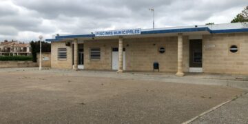 La construcción de las nuevas  instalaciones de las piscinas se retrasa hasta septiembre para no interrumpir la temporada de verano