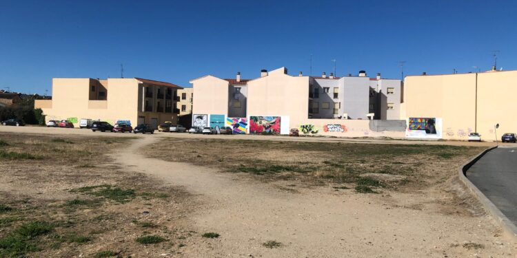 El Consistorio trabaja para crear un nuevo aparcamiento público en el Corral de Concejo