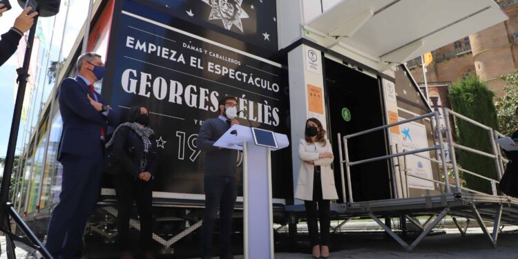 La expo ‘Empieza el espectáculo. Georges Méliès y el cine de 1900’ rinde homenaje a uno de los maestros del cine